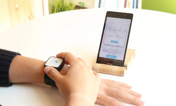 Rithmi, la pulsera inteligente que ayudará a prevenir el ictus