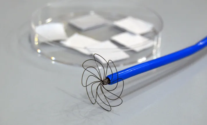 Imagen del catéter y de los parches desarrollados 