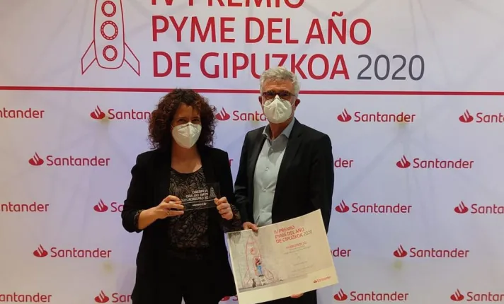 José Manuel Franco y Maider Goyena tras recibir el premio