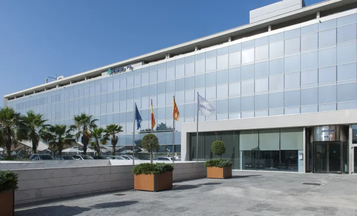 Almirall fachada R&D St Feliu
