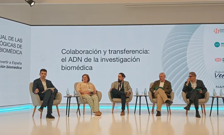 Debate sobre la colaboración y la transferencia biotecnológica en investigación biomédica