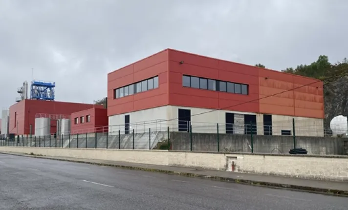 La fábrica de omega-3 de Natac en As Somozas es la más grande de España