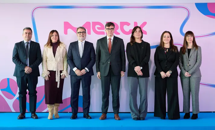 El presidente de la Generalitat de Cataluña, Salvador Illa, visita el site de Merck en Mollet del Vallès