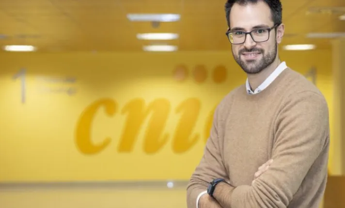 Marcos Díaz Gay, jefe del Grupo de Genómica Digital del CNIO (Centro Nacional de Investigaciones Oncológicas), contratado en el marco del programa Construyendo la Generación IA, de Generación D /Laura M. Lombardía. CNIO