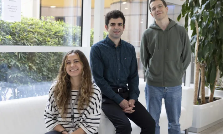 Laura Pérez-Chirinos, Roger Castells-Graells (centro) y Pablo San Segundo. Crédito: Laura M. Lombardía