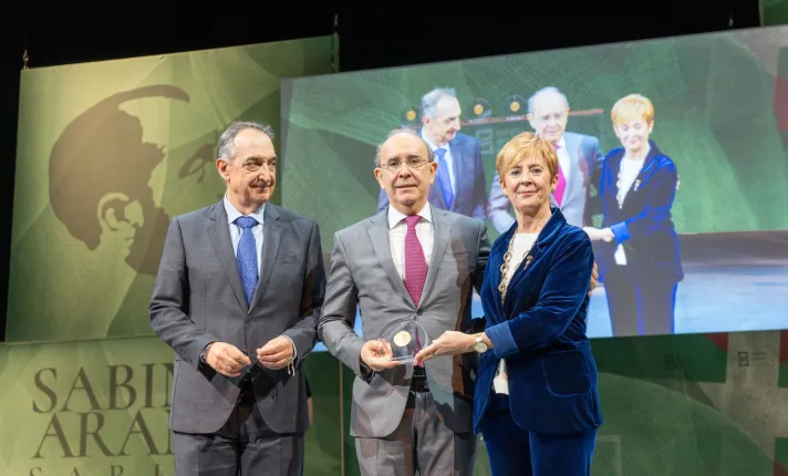 Eduardo Anitua, galardonado con el Premio Sabino Arana 2025