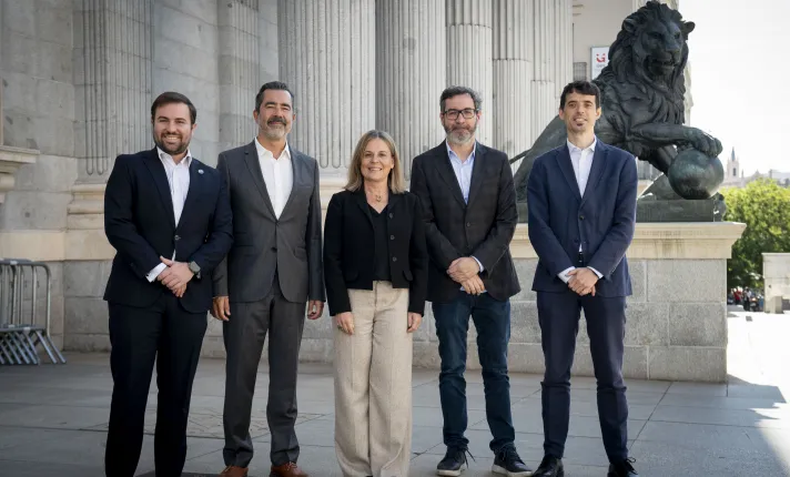 Representantes de COTEC, BIST, AseBio, AESEMI y Farmaindustria en el Congreso
