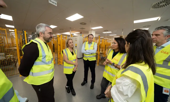El Secretario de Estado de Sanidad, Javier Padilla, visita el centro de producción de GSK en Aranda de Duero y su nueva zona logística automatizada