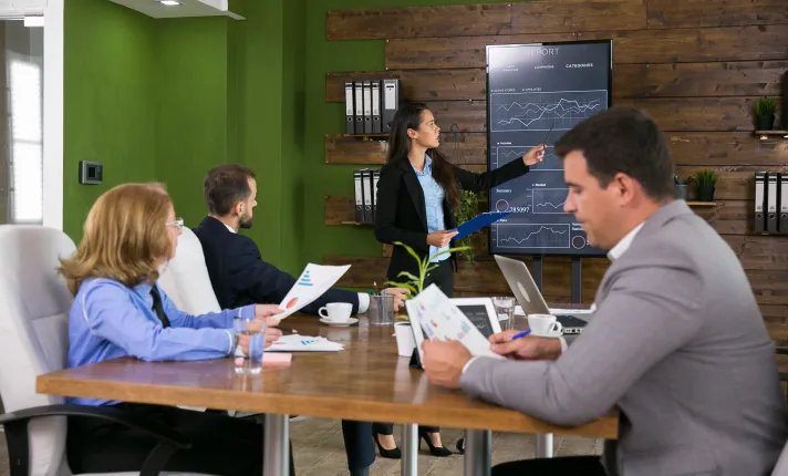 Reunión profesionales en inversión más innovación