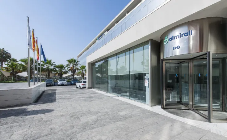 Almirall revalida su excelencia en la gestión de seguridad y salud laboral, medioambiente y energía