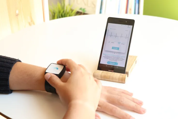 Rithmi, la pulsera inteligente que ayudará a prevenir el ictus
