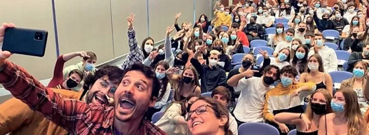 Los científicos de Big Van Ciencia realizaron distintas sesiones de monólogos científicos en el Auditorio del Parque Científico de Barcelona