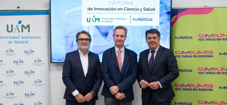 De izquierda a derecha: Manuel Zafra, presidente de Merck en España, Dr. Jesús García-Foncillas, catedrático de Oncología de la UAM y director del Departamento de Oncología del Hospital Universitario Fundación Jiménez Díaz, y Fidel Rodriguez Batalla, director general de la FUAM.