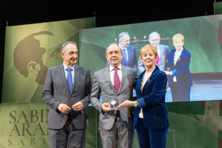 Eduardo Anitua, galardonado con el Premio Sabino Arana 2025