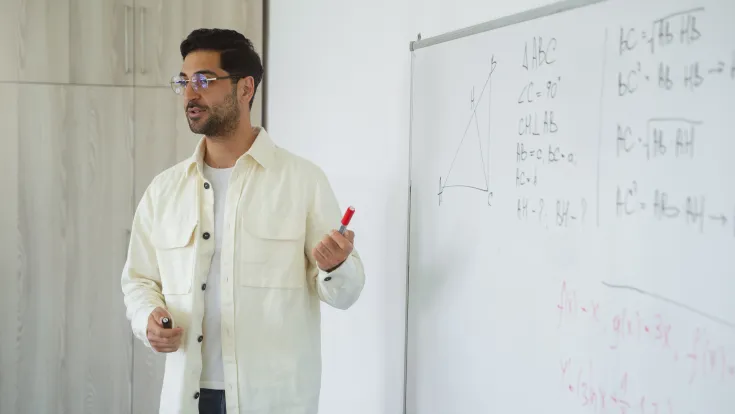 Profesor dando clase