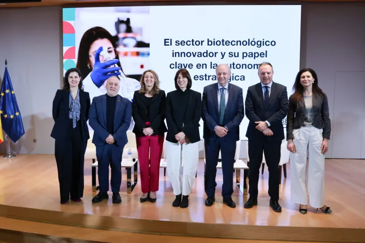Foto de grupo del evento “El sector biotecnológico innovador y su papel en la autonomía estratégica”