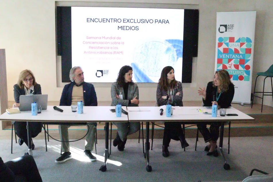 Speakers at the event organized by AseBio within the framework of World Antimicrobial Awareness Week